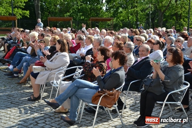 Zdjęcie w galerii na portalu naszraciborz.pl: Hiszpańska muzyka, przepiękne stroje i dekoracje, czyli Poemat dla Hiszpanii na Zamku Piastowskim  wiadomości z regionu