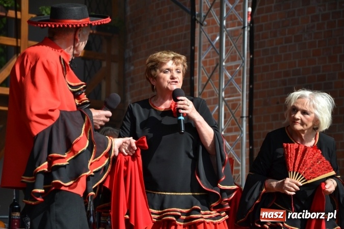 Zdjęcie w galerii na portalu naszraciborz.pl: Hiszpańska muzyka, przepiękne stroje i dekoracje, czyli Poemat dla Hiszpanii na Zamku Piastowskim  wiadomości z regionu