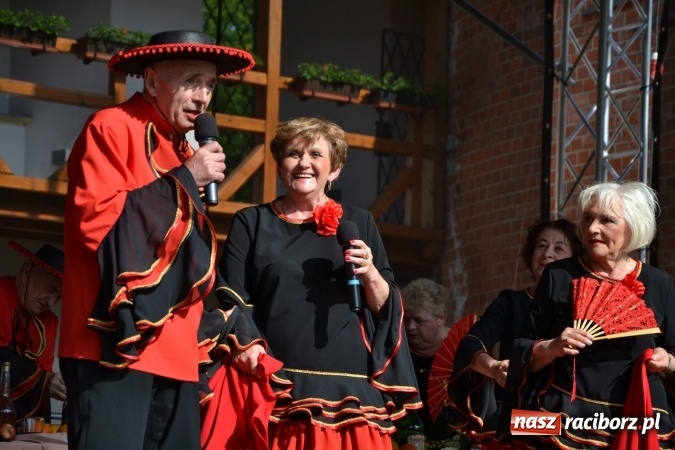 Zdjęcie w galerii na portalu naszraciborz.pl: Hiszpańska muzyka, przepiękne stroje i dekoracje, czyli Poemat dla Hiszpanii na Zamku Piastowskim  wiadomości z regionu