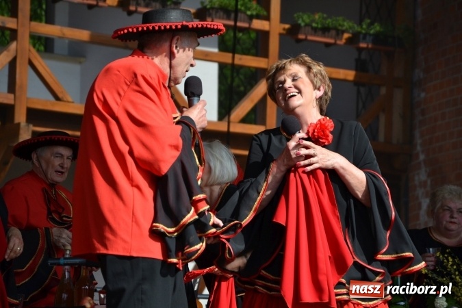 Zdjęcie w galerii na portalu naszraciborz.pl: Hiszpańska muzyka, przepiękne stroje i dekoracje, czyli Poemat dla Hiszpanii na Zamku Piastowskim  wiadomości z regionu