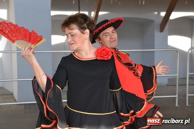 Zdjęcie w galerii na portalu naszraciborz.pl: Hiszpańska muzyka, przepiękne stroje i dekoracje, czyli Poemat dla Hiszpanii na Zamku Piastowskim  wiadomości z regionu