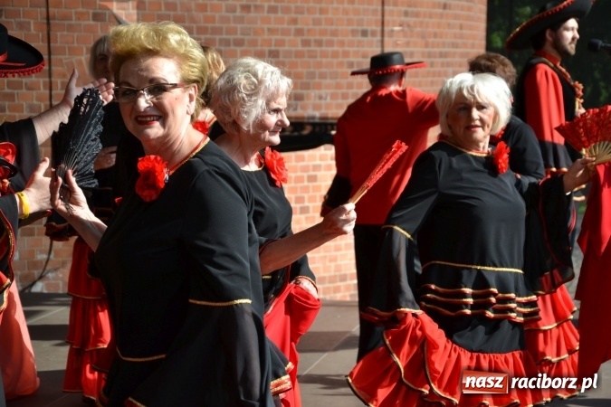 Zdjęcie w galerii na portalu naszraciborz.pl: Hiszpańska muzyka, przepiękne stroje i dekoracje, czyli Poemat dla Hiszpanii na Zamku Piastowskim  wiadomości z regionu