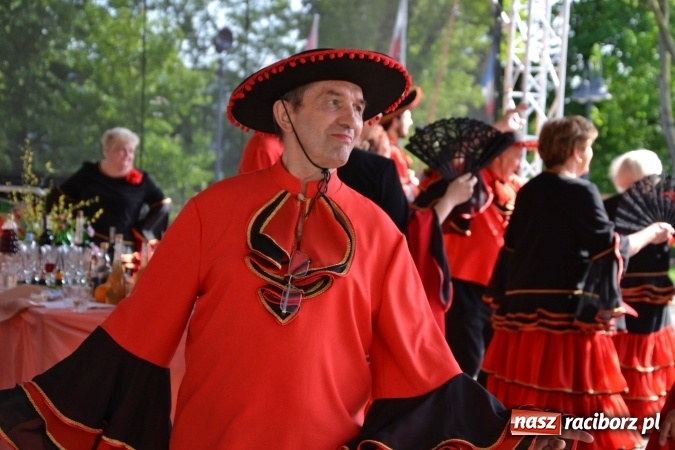 Zdjęcie w galerii na portalu naszraciborz.pl: Hiszpańska muzyka, przepiękne stroje i dekoracje, czyli Poemat dla Hiszpanii na Zamku Piastowskim  wiadomości z regionu