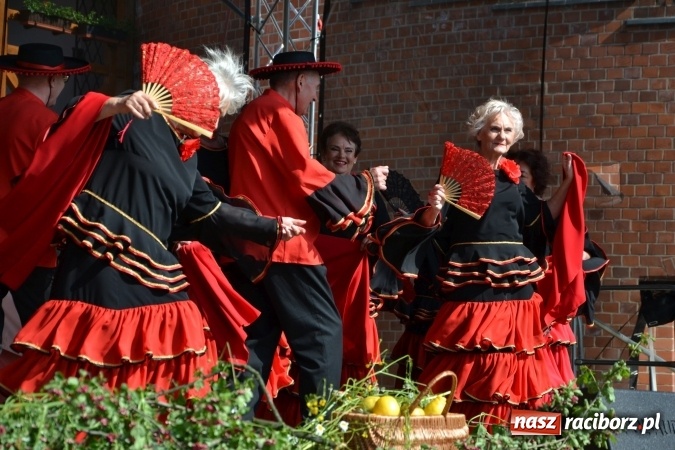 Zdjęcie w galerii na portalu naszraciborz.pl: Hiszpańska muzyka, przepiękne stroje i dekoracje, czyli Poemat dla Hiszpanii na Zamku Piastowskim  wiadomości z regionu
