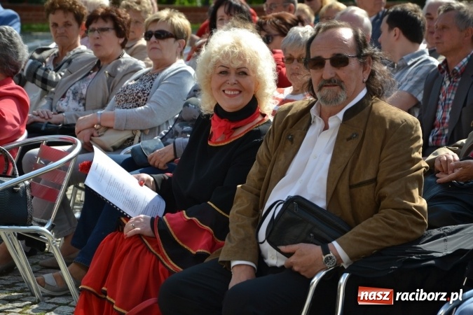 Zdjęcie w galerii na portalu naszraciborz.pl: Hiszpańska muzyka, przepiękne stroje i dekoracje, czyli Poemat dla Hiszpanii na Zamku Piastowskim  wiadomości z regionu