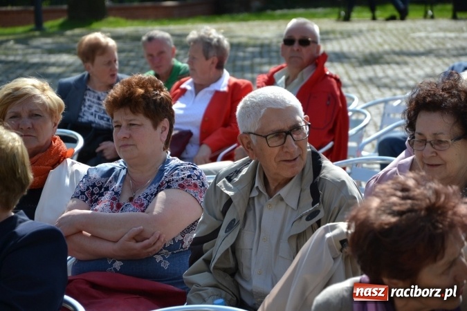 Zdjęcie w galerii na portalu naszraciborz.pl: Hiszpańska muzyka, przepiękne stroje i dekoracje, czyli Poemat dla Hiszpanii na Zamku Piastowskim  wiadomości z regionu