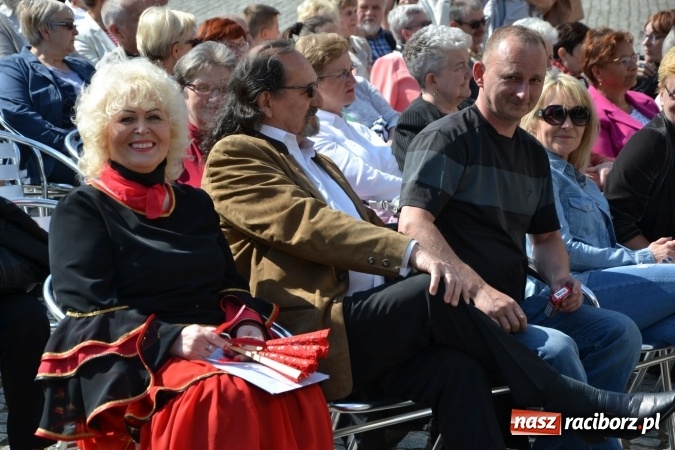 Zdjęcie w galerii na portalu naszraciborz.pl: Hiszpańska muzyka, przepiękne stroje i dekoracje, czyli Poemat dla Hiszpanii na Zamku Piastowskim  wiadomości z regionu