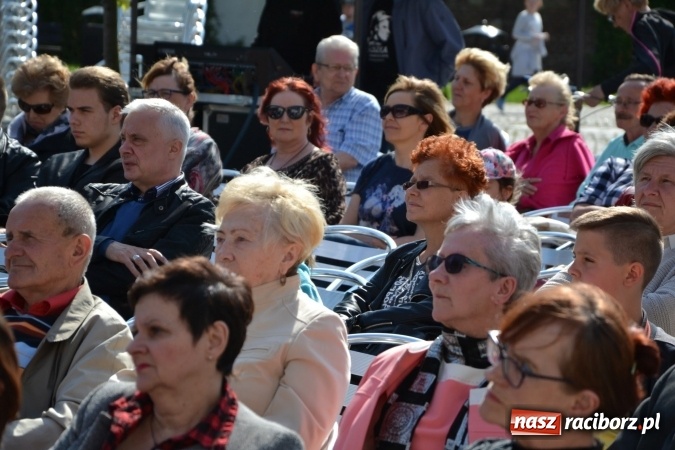 Zdjęcie w galerii na portalu naszraciborz.pl: Hiszpańska muzyka, przepiękne stroje i dekoracje, czyli Poemat dla Hiszpanii na Zamku Piastowskim  wiadomości z regionu