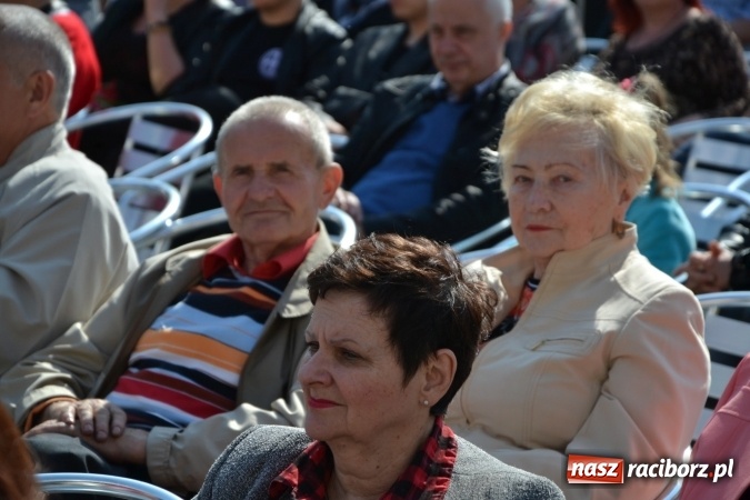 Zdjęcie w galerii na portalu naszraciborz.pl: Hiszpańska muzyka, przepiękne stroje i dekoracje, czyli Poemat dla Hiszpanii na Zamku Piastowskim  wiadomości z regionu