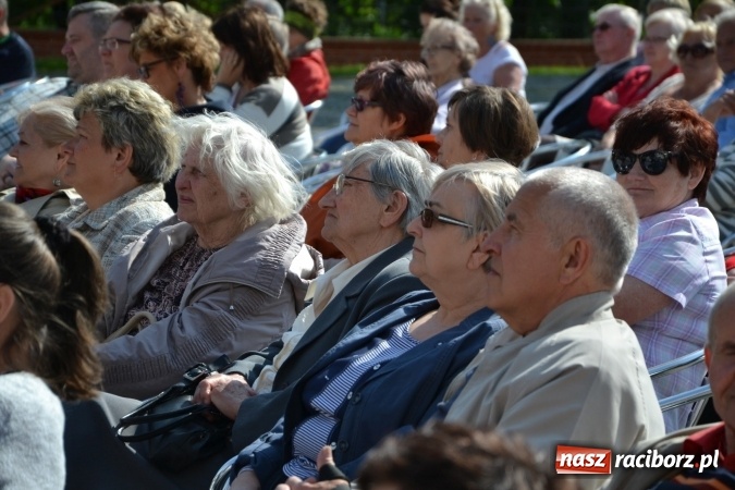 Zdjęcie w galerii na portalu naszraciborz.pl: Hiszpańska muzyka, przepiękne stroje i dekoracje, czyli Poemat dla Hiszpanii na Zamku Piastowskim  wiadomości z regionu