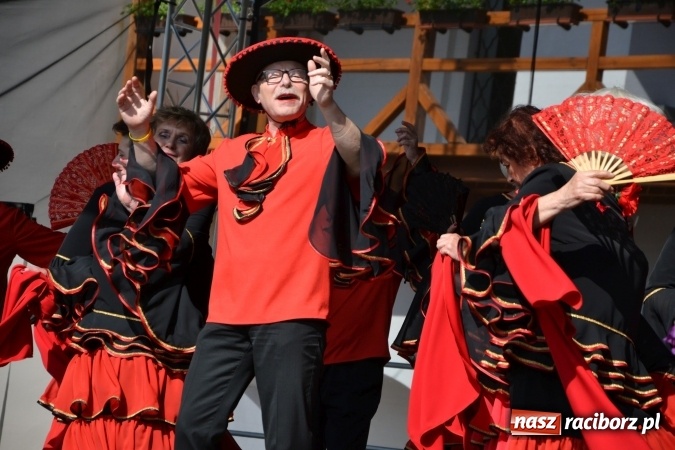 Zdjęcie w galerii na portalu naszraciborz.pl: Hiszpańska muzyka, przepiękne stroje i dekoracje, czyli Poemat dla Hiszpanii na Zamku Piastowskim  wiadomości z regionu