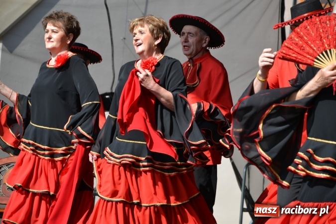 Zdjęcie w galerii na portalu naszraciborz.pl: Hiszpańska muzyka, przepiękne stroje i dekoracje, czyli Poemat dla Hiszpanii na Zamku Piastowskim  wiadomości z regionu