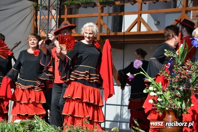 Zdjęcie w galerii na portalu naszraciborz.pl: Hiszpańska muzyka, przepiękne stroje i dekoracje, czyli Poemat dla Hiszpanii na Zamku Piastowskim  wiadomości z regionu