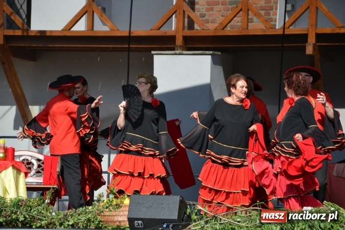Zdjęcie w galerii na portalu naszraciborz.pl: Hiszpańska muzyka, przepiękne stroje i dekoracje, czyli Poemat dla Hiszpanii na Zamku Piastowskim  wiadomości z regionu