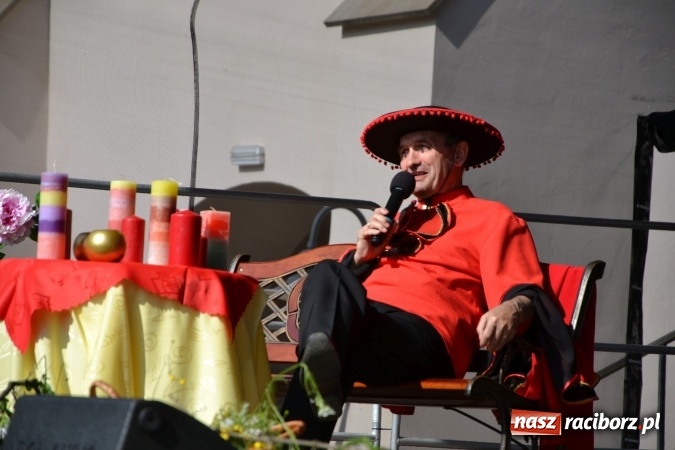 Zdjęcie w galerii na portalu naszraciborz.pl: Hiszpańska muzyka, przepiękne stroje i dekoracje, czyli Poemat dla Hiszpanii na Zamku Piastowskim  wiadomości z regionu