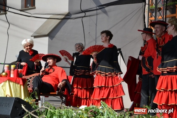 Zdjęcie w galerii na portalu naszraciborz.pl: Hiszpańska muzyka, przepiękne stroje i dekoracje, czyli Poemat dla Hiszpanii na Zamku Piastowskim  wiadomości z regionu