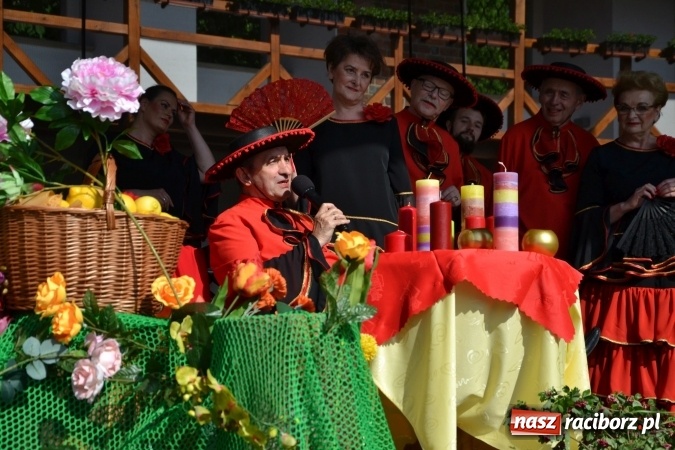 Zdjęcie w galerii na portalu naszraciborz.pl: Hiszpańska muzyka, przepiękne stroje i dekoracje, czyli Poemat dla Hiszpanii na Zamku Piastowskim  wiadomości z regionu