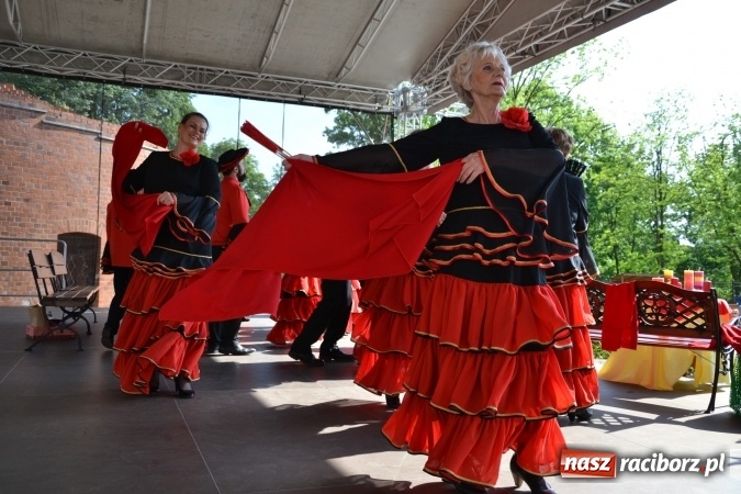 Zdjęcie w galerii na portalu naszraciborz.pl: Hiszpańska muzyka, przepiękne stroje i dekoracje, czyli Poemat dla Hiszpanii na Zamku Piastowskim  wiadomości z regionu