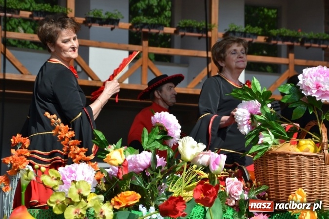 Zdjęcie w galerii na portalu naszraciborz.pl: Hiszpańska muzyka, przepiękne stroje i dekoracje, czyli Poemat dla Hiszpanii na Zamku Piastowskim  wiadomości z regionu