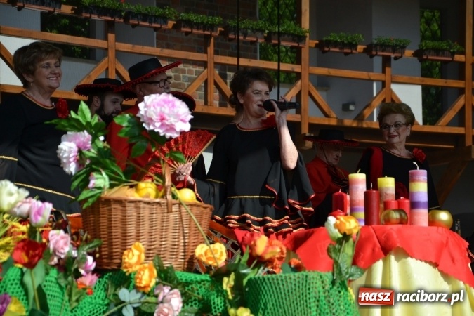Zdjęcie w galerii na portalu naszraciborz.pl: Hiszpańska muzyka, przepiękne stroje i dekoracje, czyli Poemat dla Hiszpanii na Zamku Piastowskim  wiadomości z regionu