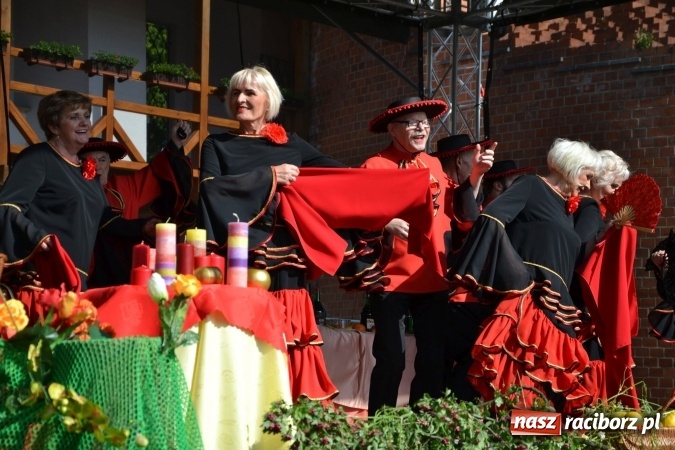 Zdjęcie w galerii na portalu naszraciborz.pl: Hiszpańska muzyka, przepiękne stroje i dekoracje, czyli Poemat dla Hiszpanii na Zamku Piastowskim  wiadomości z regionu