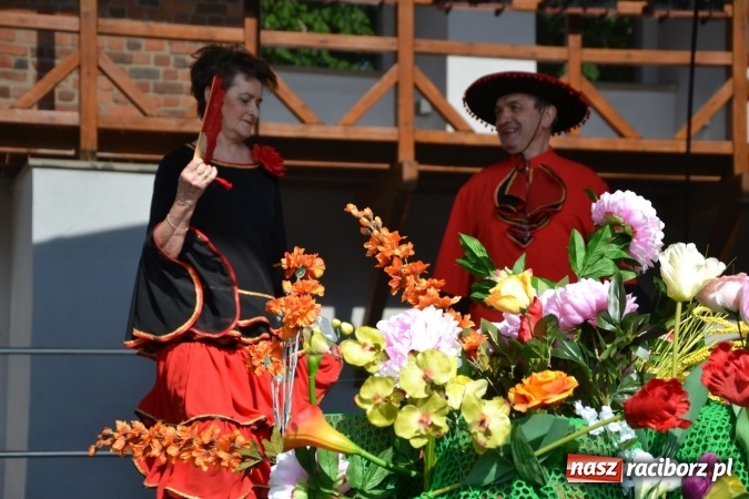 Zdjęcie w galerii na portalu naszraciborz.pl: Hiszpańska muzyka, przepiękne stroje i dekoracje, czyli Poemat dla Hiszpanii na Zamku Piastowskim  wiadomości z regionu