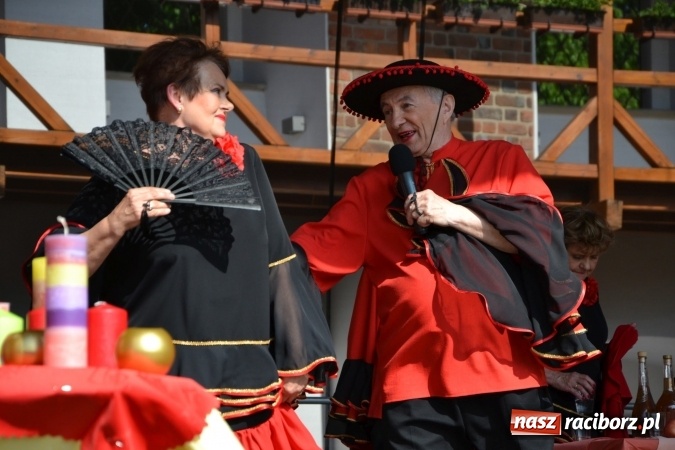 Zdjęcie w galerii na portalu naszraciborz.pl: Hiszpańska muzyka, przepiękne stroje i dekoracje, czyli Poemat dla Hiszpanii na Zamku Piastowskim  wiadomości z regionu