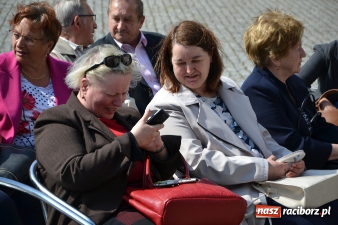 Zdjęcie w galerii na portalu naszraciborz.pl: Hiszpańska muzyka, przepiękne stroje i dekoracje, czyli Poemat dla Hiszpanii na Zamku Piastowskim  wiadomości z regionu