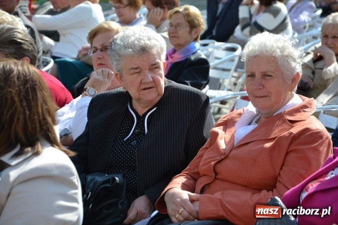 Zdjęcie w galerii na portalu naszraciborz.pl: Hiszpańska muzyka, przepiękne stroje i dekoracje, czyli Poemat dla Hiszpanii na Zamku Piastowskim  wiadomości z regionu