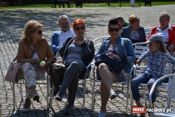 Zdjęcie w galerii na portalu naszraciborz.pl: Hiszpańska muzyka, przepiękne stroje i dekoracje, czyli Poemat dla Hiszpanii na Zamku Piastowskim  wiadomości z regionu