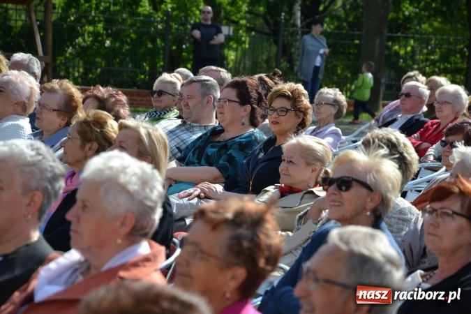 Zdjęcie w galerii na portalu naszraciborz.pl: Hiszpańska muzyka, przepiękne stroje i dekoracje, czyli Poemat dla Hiszpanii na Zamku Piastowskim  wiadomości z regionu