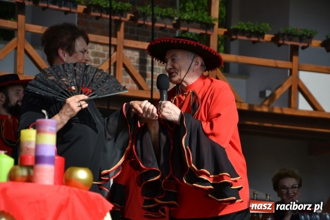 Zdjęcie w galerii na portalu naszraciborz.pl: Hiszpańska muzyka, przepiękne stroje i dekoracje, czyli Poemat dla Hiszpanii na Zamku Piastowskim  wiadomości z regionu