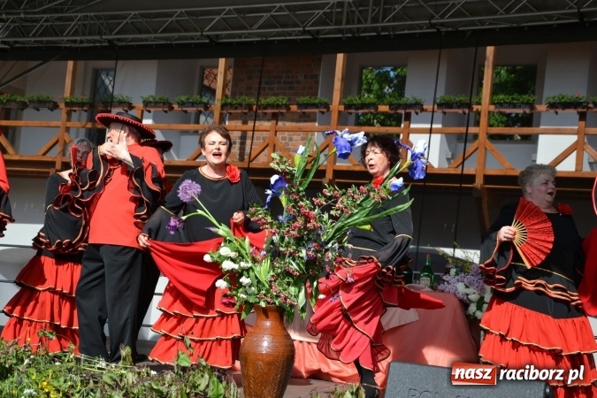 Zdjęcie w galerii na portalu naszraciborz.pl: Hiszpańska muzyka, przepiękne stroje i dekoracje, czyli Poemat dla Hiszpanii na Zamku Piastowskim  wiadomości z regionu