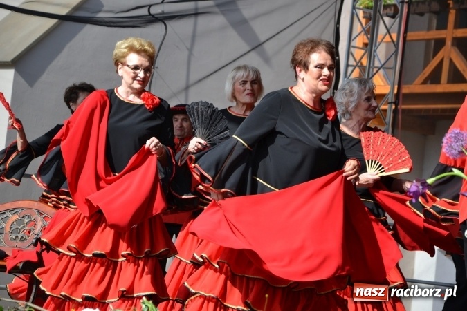 Zdjęcie w galerii na portalu naszraciborz.pl: Hiszpańska muzyka, przepiękne stroje i dekoracje, czyli Poemat dla Hiszpanii na Zamku Piastowskim  wiadomości z regionu