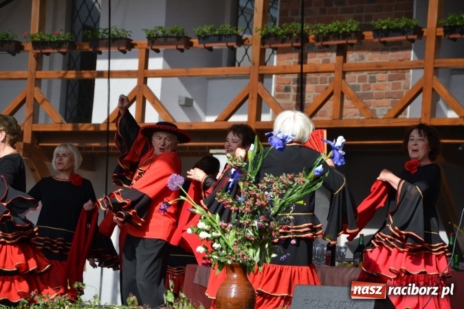 Zdjęcie w galerii na portalu naszraciborz.pl: Hiszpańska muzyka, przepiękne stroje i dekoracje, czyli Poemat dla Hiszpanii na Zamku Piastowskim  wiadomości z regionu