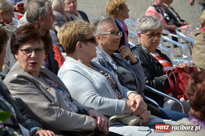 Zdjęcie w galerii na portalu naszraciborz.pl: Hiszpańska muzyka, przepiękne stroje i dekoracje, czyli Poemat dla Hiszpanii na Zamku Piastowskim  wiadomości z regionu