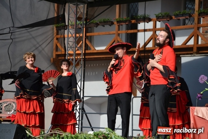 Zdjęcie w galerii na portalu naszraciborz.pl: Hiszpańska muzyka, przepiękne stroje i dekoracje, czyli Poemat dla Hiszpanii na Zamku Piastowskim  wiadomości z regionu