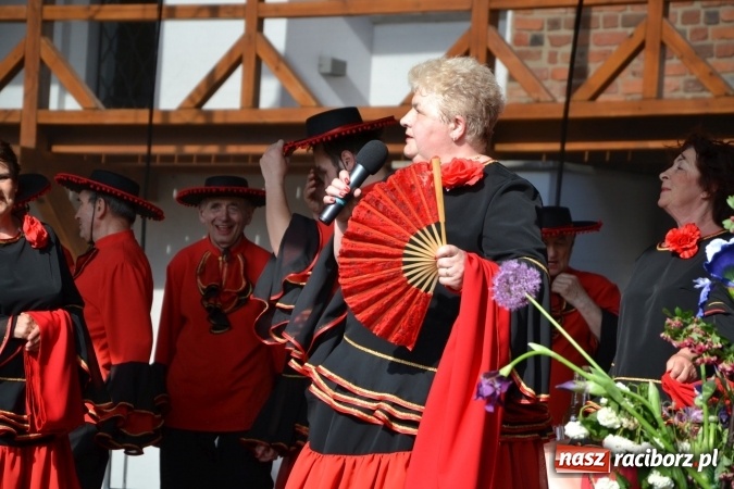 Zdjęcie w galerii na portalu naszraciborz.pl: Hiszpańska muzyka, przepiękne stroje i dekoracje, czyli Poemat dla Hiszpanii na Zamku Piastowskim  wiadomości z regionu