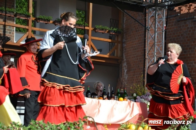 Zdjęcie w galerii na portalu naszraciborz.pl: Hiszpańska muzyka, przepiękne stroje i dekoracje, czyli Poemat dla Hiszpanii na Zamku Piastowskim  wiadomości z regionu