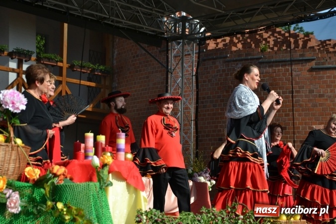 Zdjęcie w galerii na portalu naszraciborz.pl: Hiszpańska muzyka, przepiękne stroje i dekoracje, czyli Poemat dla Hiszpanii na Zamku Piastowskim  wiadomości z regionu