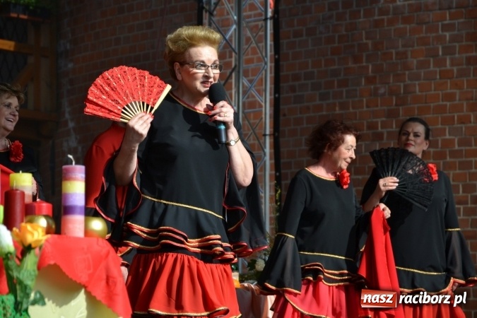 Zdjęcie w galerii na portalu naszraciborz.pl: Hiszpańska muzyka, przepiękne stroje i dekoracje, czyli Poemat dla Hiszpanii na Zamku Piastowskim  wiadomości z regionu