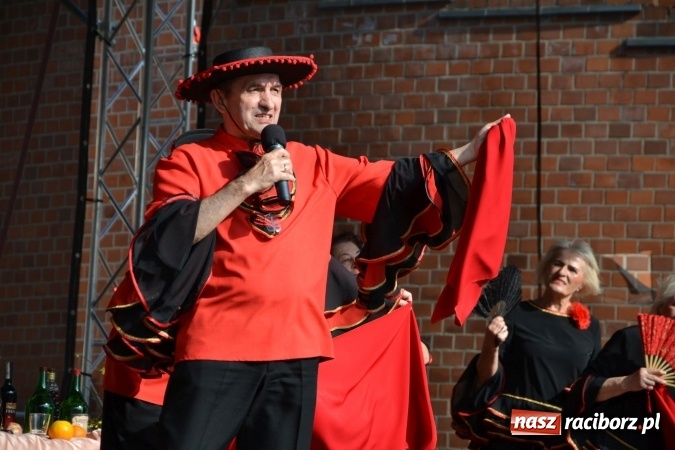 Zdjęcie w galerii na portalu naszraciborz.pl: Hiszpańska muzyka, przepiękne stroje i dekoracje, czyli Poemat dla Hiszpanii na Zamku Piastowskim  wiadomości z regionu