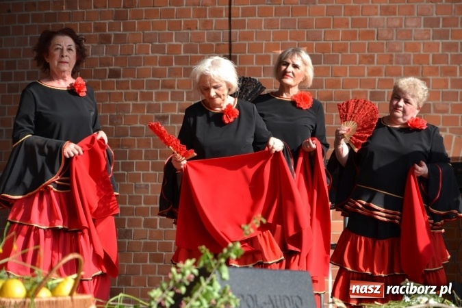 Zdjęcie w galerii na portalu naszraciborz.pl: Hiszpańska muzyka, przepiękne stroje i dekoracje, czyli Poemat dla Hiszpanii na Zamku Piastowskim  wiadomości z regionu