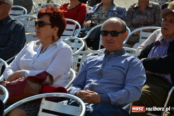 Zdjęcie w galerii na portalu naszraciborz.pl: Hiszpańska muzyka, przepiękne stroje i dekoracje, czyli Poemat dla Hiszpanii na Zamku Piastowskim  wiadomości z regionu
