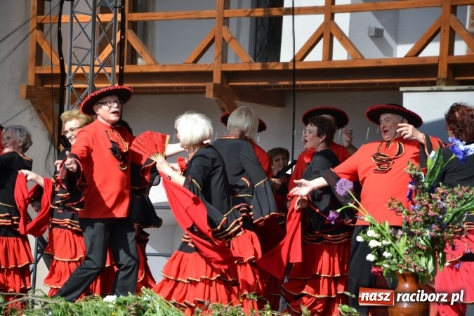 Zdjęcie w galerii na portalu naszraciborz.pl: Hiszpańska muzyka, przepiękne stroje i dekoracje, czyli Poemat dla Hiszpanii na Zamku Piastowskim  wiadomości z regionu