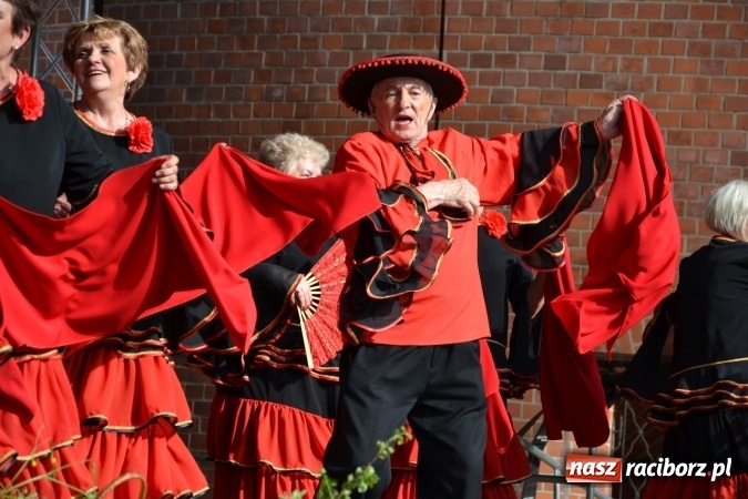 Zdjęcie w galerii na portalu naszraciborz.pl: Hiszpańska muzyka, przepiękne stroje i dekoracje, czyli Poemat dla Hiszpanii na Zamku Piastowskim  wiadomości z regionu