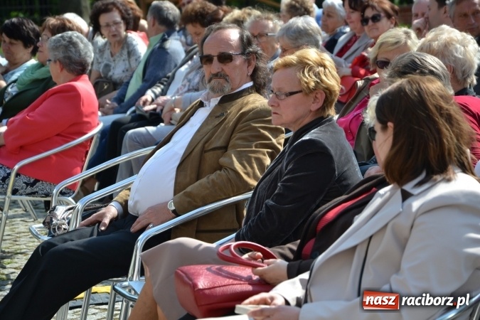 Zdjęcie w galerii na portalu naszraciborz.pl: Hiszpańska muzyka, przepiękne stroje i dekoracje, czyli Poemat dla Hiszpanii na Zamku Piastowskim  wiadomości z regionu