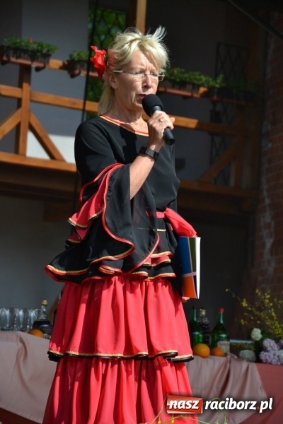 Zdjęcie w galerii na portalu naszraciborz.pl: Hiszpańska muzyka, przepiękne stroje i dekoracje, czyli Poemat dla Hiszpanii na Zamku Piastowskim  wiadomości z regionu