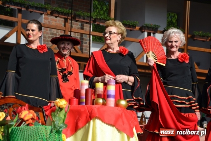 Zdjęcie w galerii na portalu naszraciborz.pl: Hiszpańska muzyka, przepiękne stroje i dekoracje, czyli Poemat dla Hiszpanii na Zamku Piastowskim  wiadomości z regionu