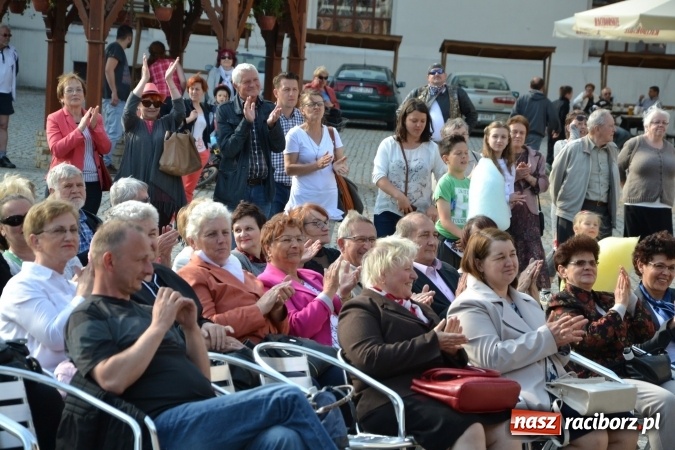 Zdjęcie w galerii na portalu naszraciborz.pl: Hiszpańska muzyka, przepiękne stroje i dekoracje, czyli Poemat dla Hiszpanii na Zamku Piastowskim  wiadomości z regionu